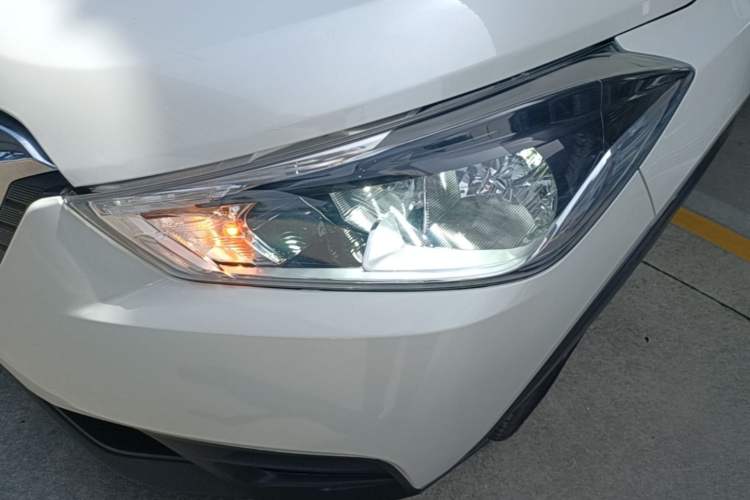 Used Nissan Kicks 2017 1.5L CVT Smart Drive Edition Left Front Headlight
