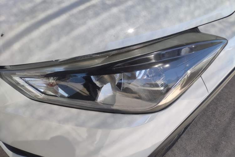 Used Nissan Kicks 2017 1.5L CVT Cool Enjoy Edition Left Front Headlight
