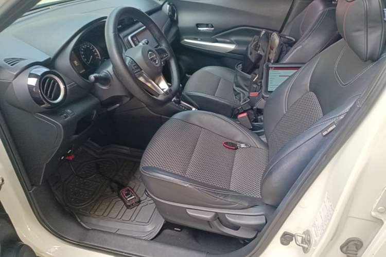 Used Nissan Kicks 2017 1.5L CVT Smart Drive Edition Left Front Seat