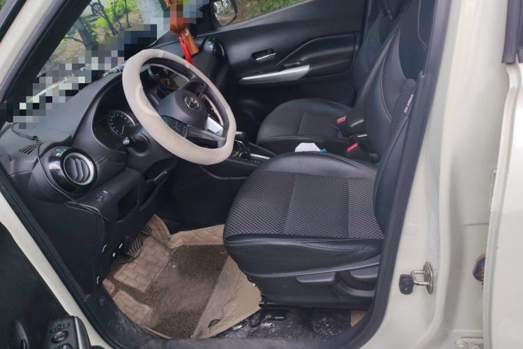 Used Nissan Kicks 2017 1.5L CVT Smart Drive Edition Left Front Seat