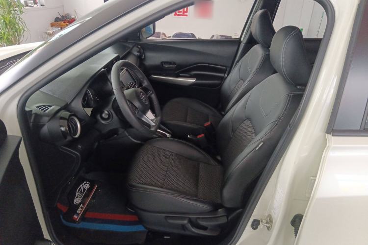 Used Nissan Kicks 2017 1.5L CVT Smart Edition Left Front Seat
