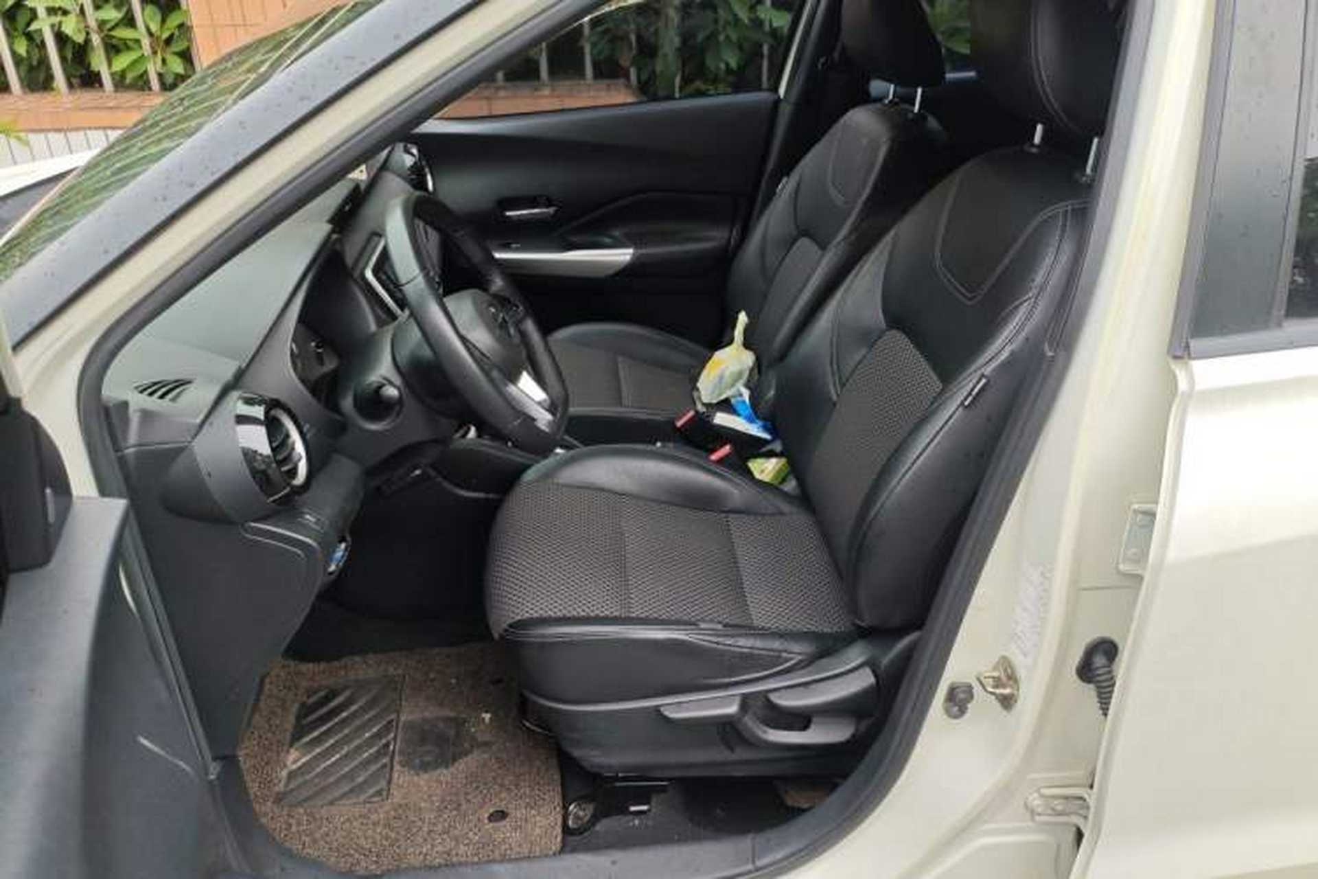Used Nissan Kicks 2017 1.5L CVT Smart Edition Left Front Seat