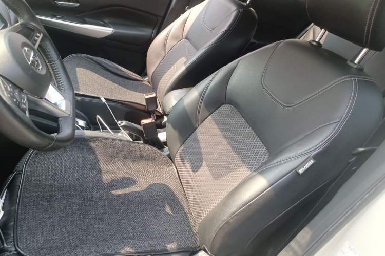 Used Nissan Kicks 2017 1.5L CVT Smart Drive Edition Left Front Seat