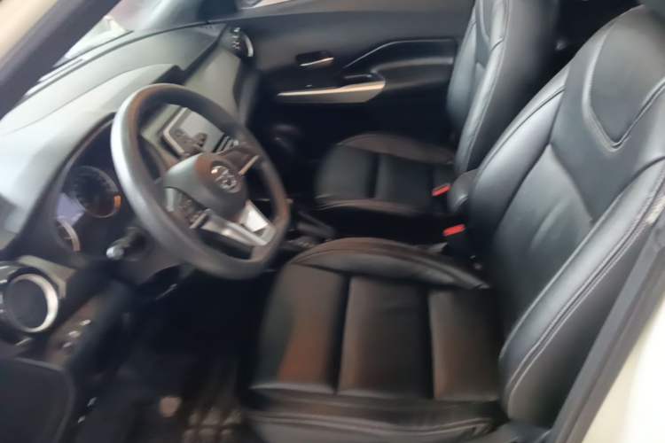 Used Nissan Kicks 2017 1.5L CVT Cool Enjoy Edition Left Front Seat