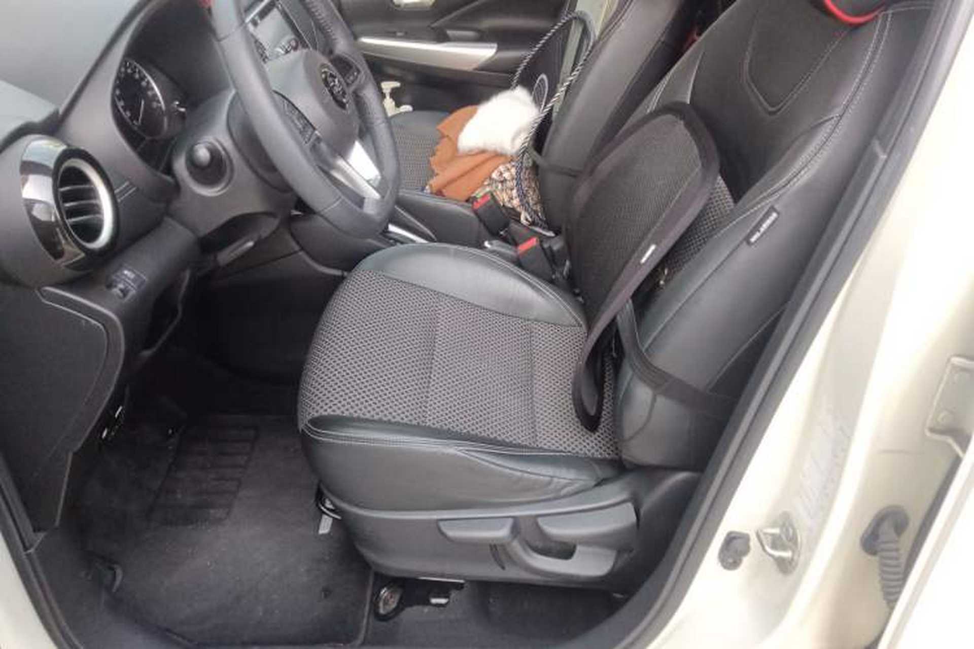 Used Nissan Kicks 2017 1.5L CVT Smart Drive Edition Left Front Seat