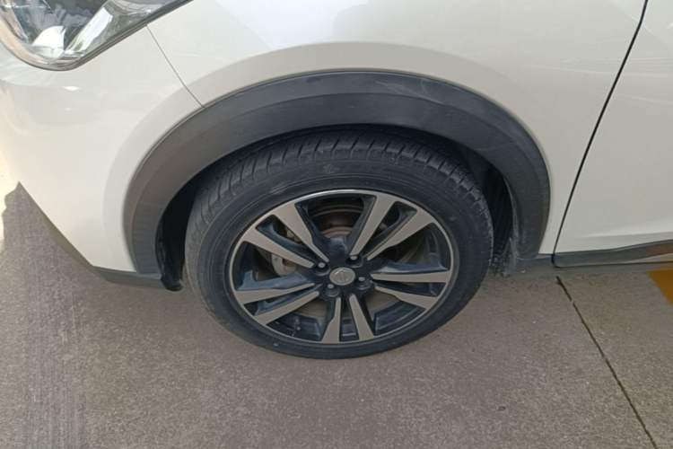 Used Nissan Kicks 2017 1.5L CVT Smart Drive Edition Left Front Wheel Hub