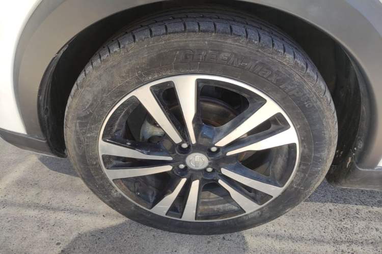 Used Nissan Kicks 2017 1.5L CVT Cool Enjoy Edition Left Front Wheel Hub