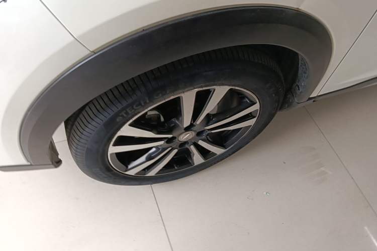 Used Nissan Kicks 2017 1.5L CVT Cool Enjoy Edition Left Front Wheel Hub