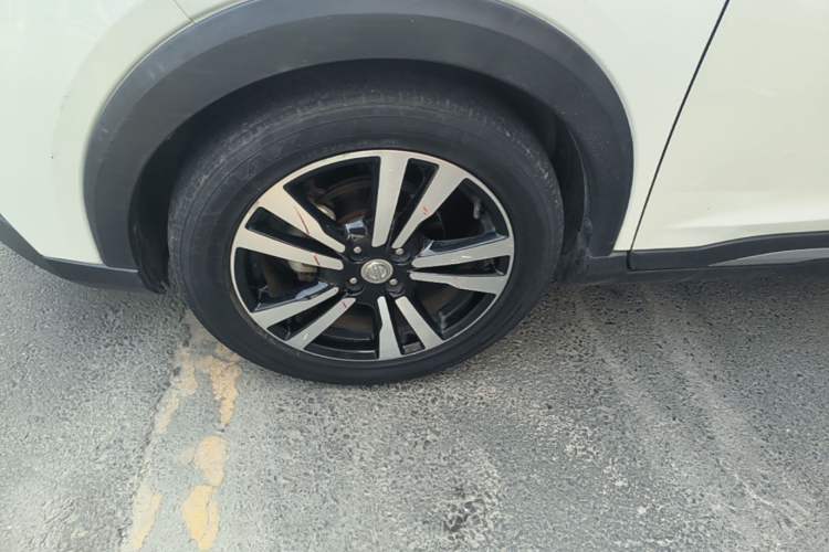 Used Nissan Kicks 2017 1.5L CVT Smart Drive Edition Left Front Wheel Hub