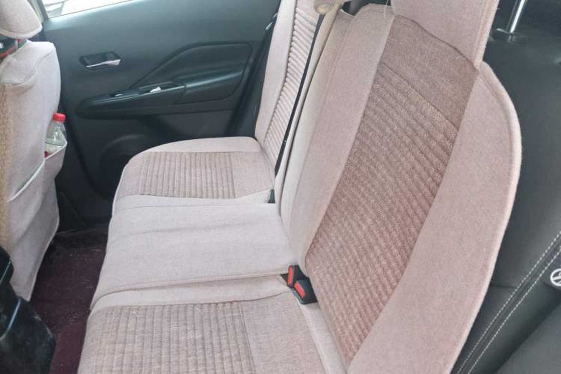 Used Nissan Kicks 2017 1.5L CVT Smart Drive Edition Left Rear Seat