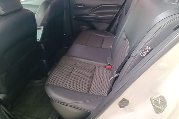Used Nissan Kicks 2017 1.5L CVT Smart Drive Edition Left Rear Seat