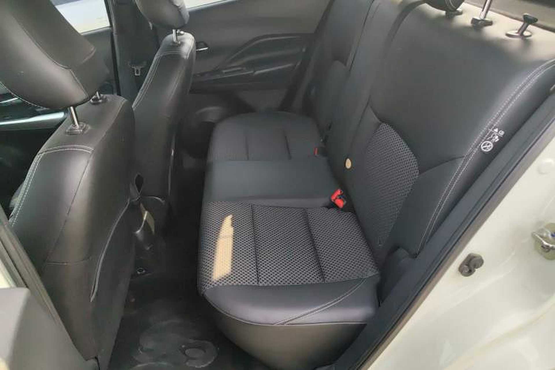 Used Nissan Kicks 2017 1.5L CVT Smart Drive Edition Left Rear Seat