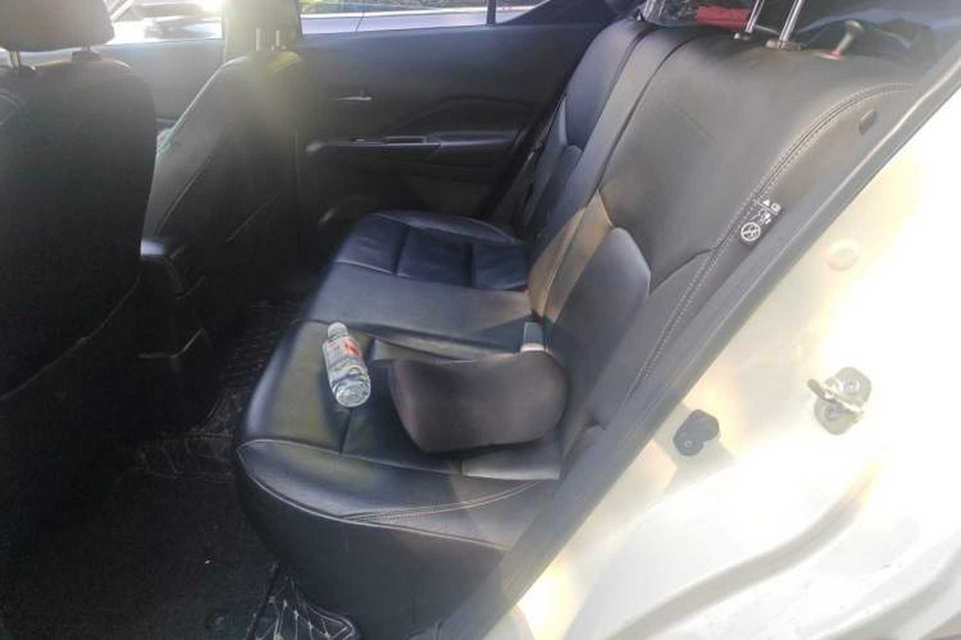 Used Nissan Kicks 2017 1.5L CVT Smart Drive Edition Left Rear Seat