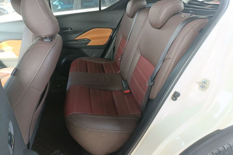 Used Nissan Kicks 2017 1.5L CVT Smart Drive Edition Left Rear Seat