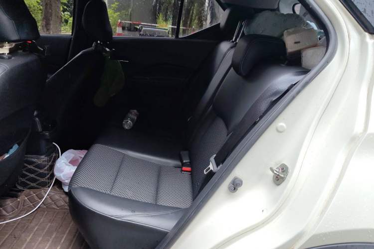 Used Nissan Kicks 2017 1.5L CVT Smart Drive Edition Left Rear Seat