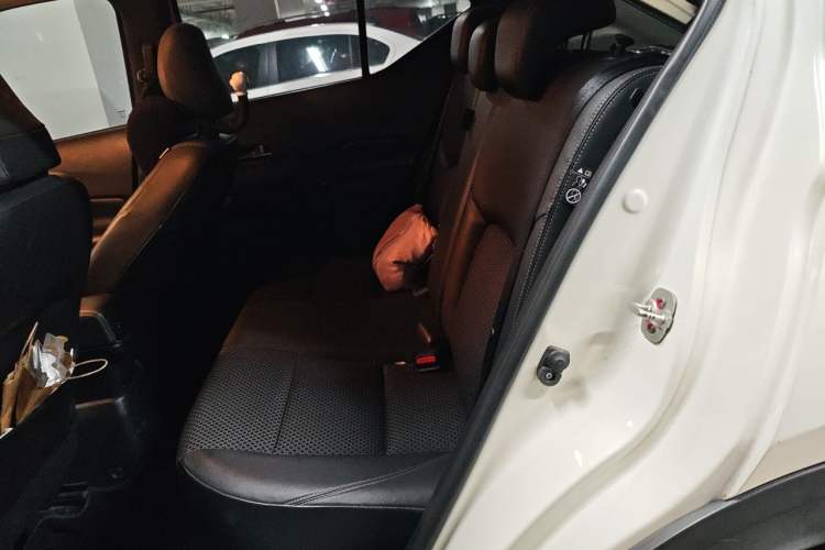 Used Nissan Kicks 2017 1.5L CVT Smart Edition Left Rear Seat