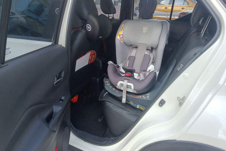 Used Nissan Kicks 2017 1.5L CVT Smart Drive Edition Left Rear Seat