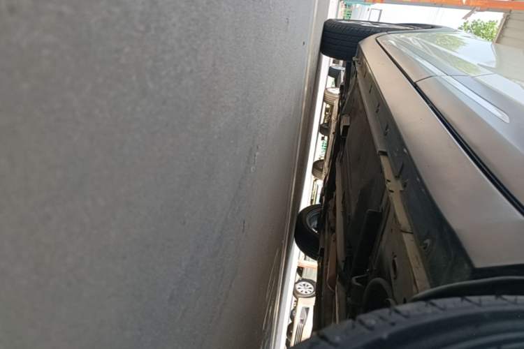 Used Nissan Kicks 2017 1.5L CVT Smart Drive Edition Left Side Sill