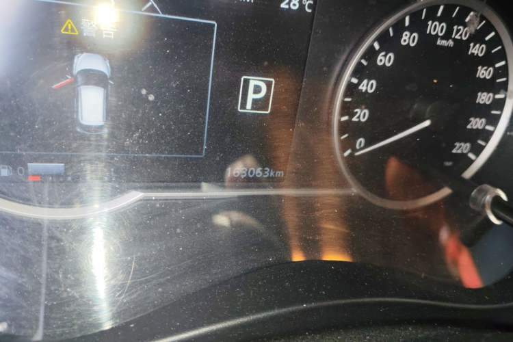 Used Nissan Kicks 2017 1.5L CVT Smart Drive Edition Odometer Close Up
