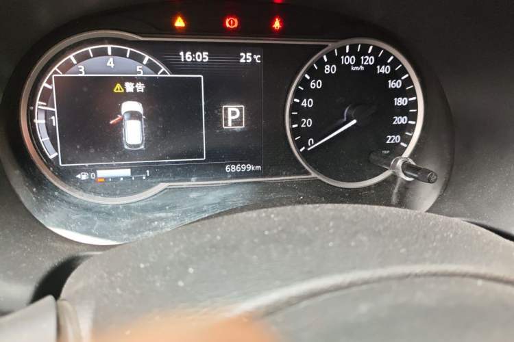 Used Nissan Kicks 2017 1.5L CVT Smart Drive Edition Odometer Close Up