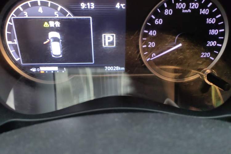 Used Nissan Kicks 2017 1.5L CVT Smart Drive Edition Odometer Close Up