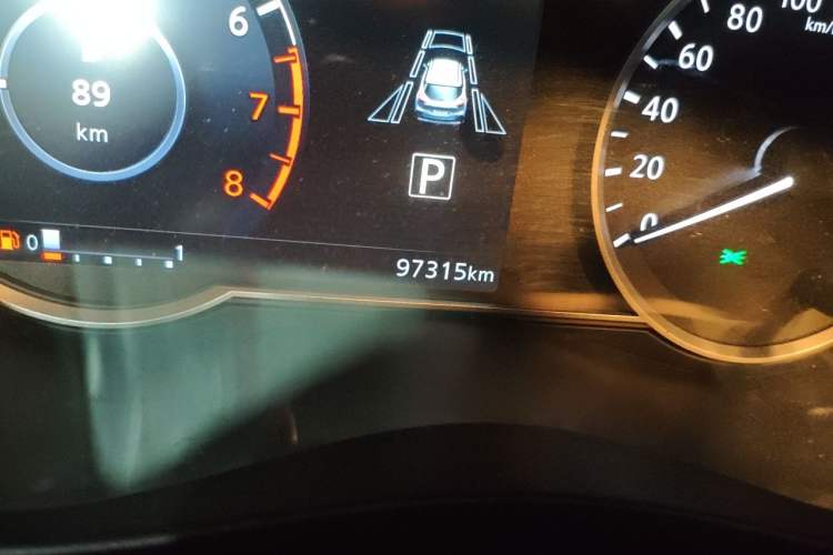 Used Nissan Kicks 2017 1.5L CVT Smart Edition Odometer Close Up