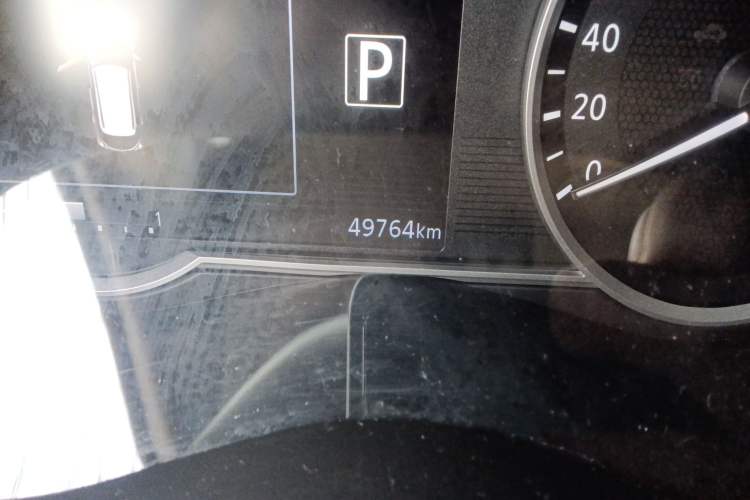 Used Nissan Kicks 2017 1.5L CVT Smart Drive Edition Odometer Close Up