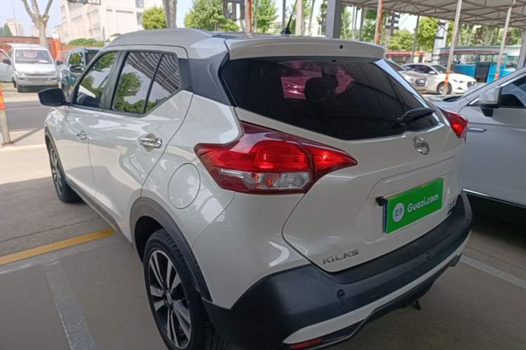 Used Nissan Kicks 2017 1.5L CVT Smart Drive Edition Rear Left 45 Deg