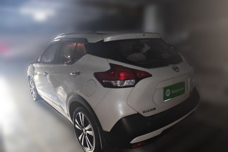 Used Nissan Kicks 2017 1.5L CVT Smart Drive Edition Rear Left 45 Deg