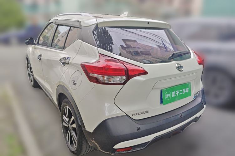Used Nissan Kicks 2017 1.5L CVT Smart Drive Edition Rear Left 45 Deg
