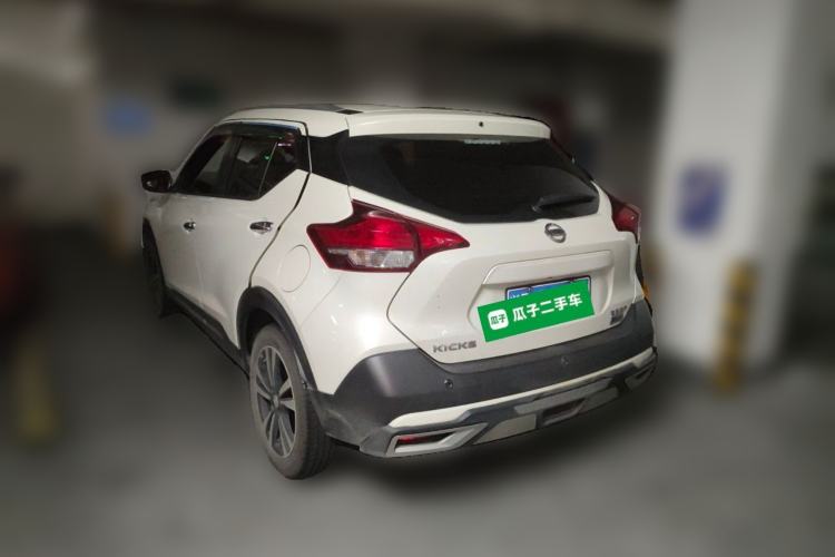 Used Nissan Kicks 2017 1.5L CVT Smart Drive Edition Rear Left 45 Deg