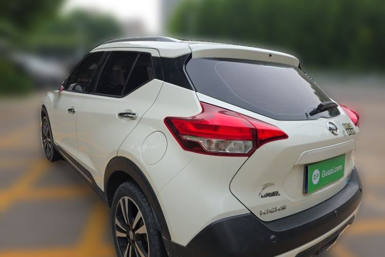 Used Nissan Kicks 2017 1.5L CVT Smart Drive Edition Rear Left 45 Deg