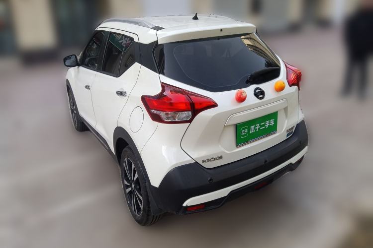 Used Nissan Kicks 2017 1.5L CVT Smart Drive Edition Rear Left 45 Deg