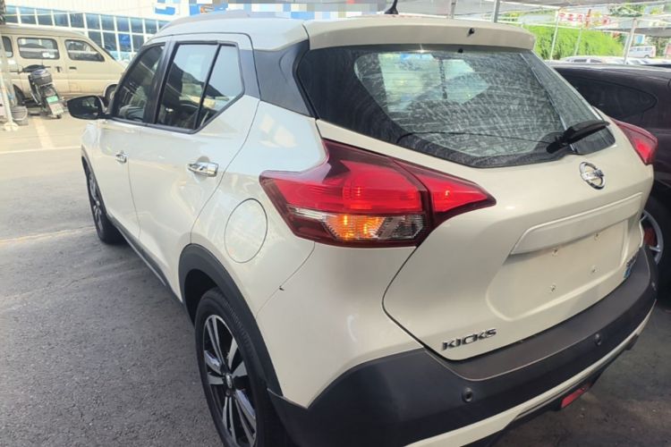 Used Nissan Kicks 2017 1.5L CVT Smart Drive Edition Rear Left 45 Deg