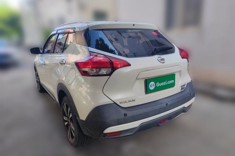 Used Nissan Kicks 2017 1.5L CVT Smart Drive Edition Rear Left 45 Deg