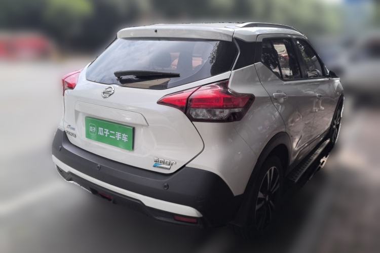 Used Nissan Kicks 2017 1.5L CVT Cool Enjoy Edition Rear Right 45 Deg