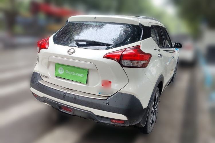 Used Nissan Kicks 2017 1.5L CVT Smart Drive Edition Rear Right 45 Deg