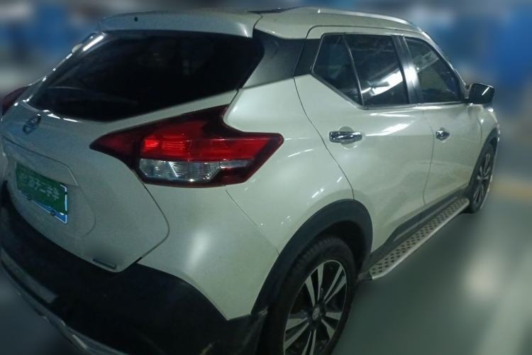 Used Nissan Kicks 2017 1.5L CVT Smart Drive Edition Rear Right 45 Deg