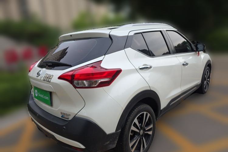 Used Nissan Kicks 2017 1.5L CVT Smart Drive Edition Rear Right 45 Deg