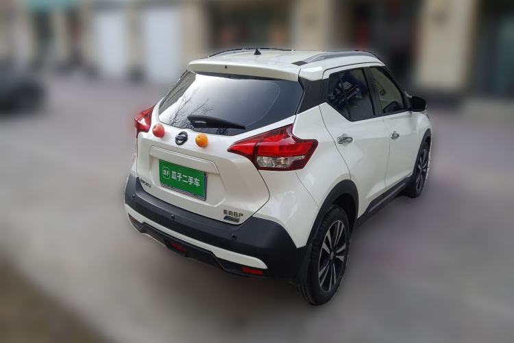 Used Nissan Kicks 2017 1.5L CVT Smart Drive Edition Rear Right 45 Deg