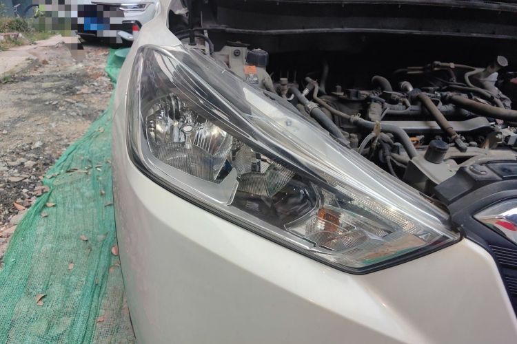 Used Nissan Kicks 2017 1.5L CVT Cool Enjoy Edition Right Front Headlight