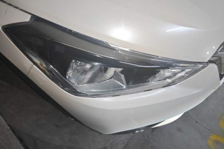 Used Nissan Kicks 2017 1.5L CVT Smart Drive Edition Right Front Headlight
