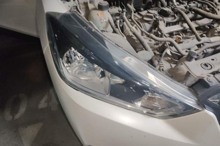 Used Nissan Kicks 2017 1.5L Manual Cool Dynamic Edition Right Front Headlight