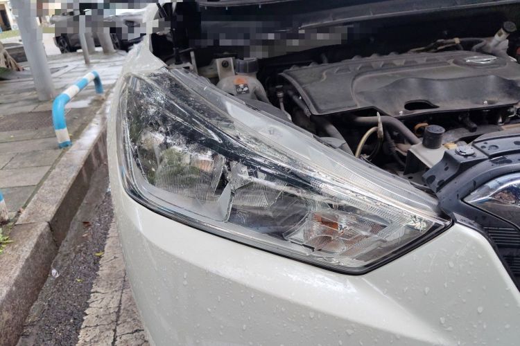 Used Nissan Kicks 2017 1.5L CVT Smart Drive Edition Right Front Headlight