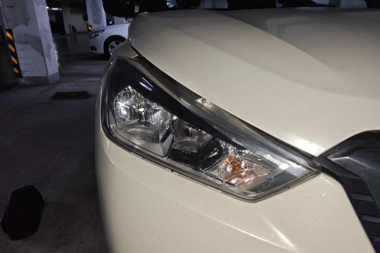 Used Nissan Kicks 2017 1.5L Manual Cool Dynamic Edition Right Front Headlight