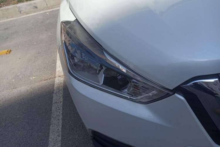 Used Nissan Kicks 2017 1.5L CVT Cool Enjoy Edition Right Front Headlight