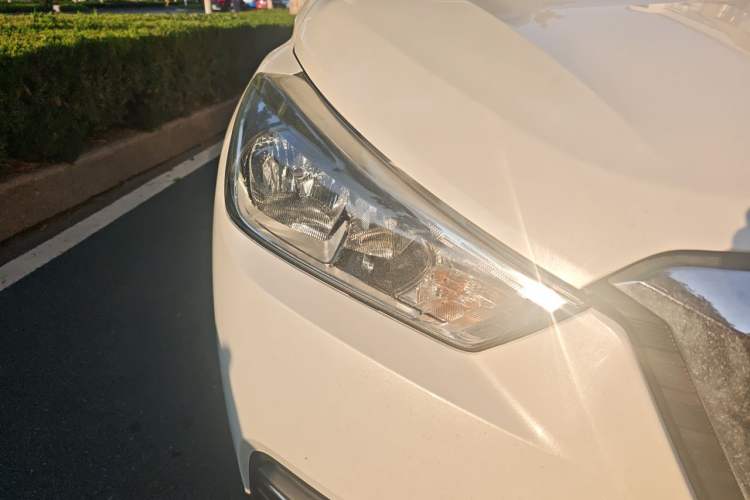 Used Nissan Kicks 2017 1.5L CVT Cool Enjoy Edition Right Front Headlight