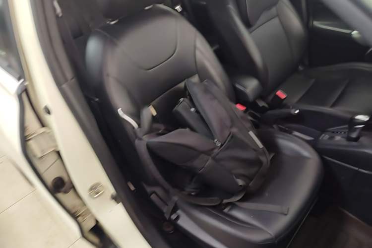 Used Nissan Kicks 2017 1.5L CVT Cool Enjoy Edition Right Front Seat