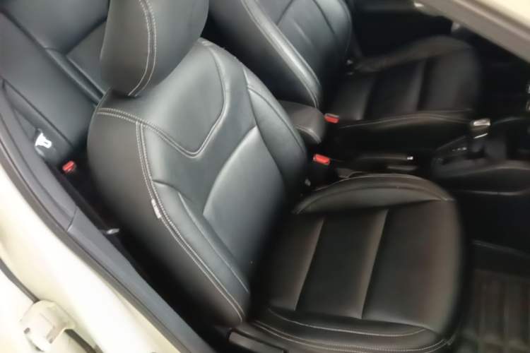 Used Nissan Kicks 2017 1.5L CVT Cool Enjoy Edition Right Front Seat