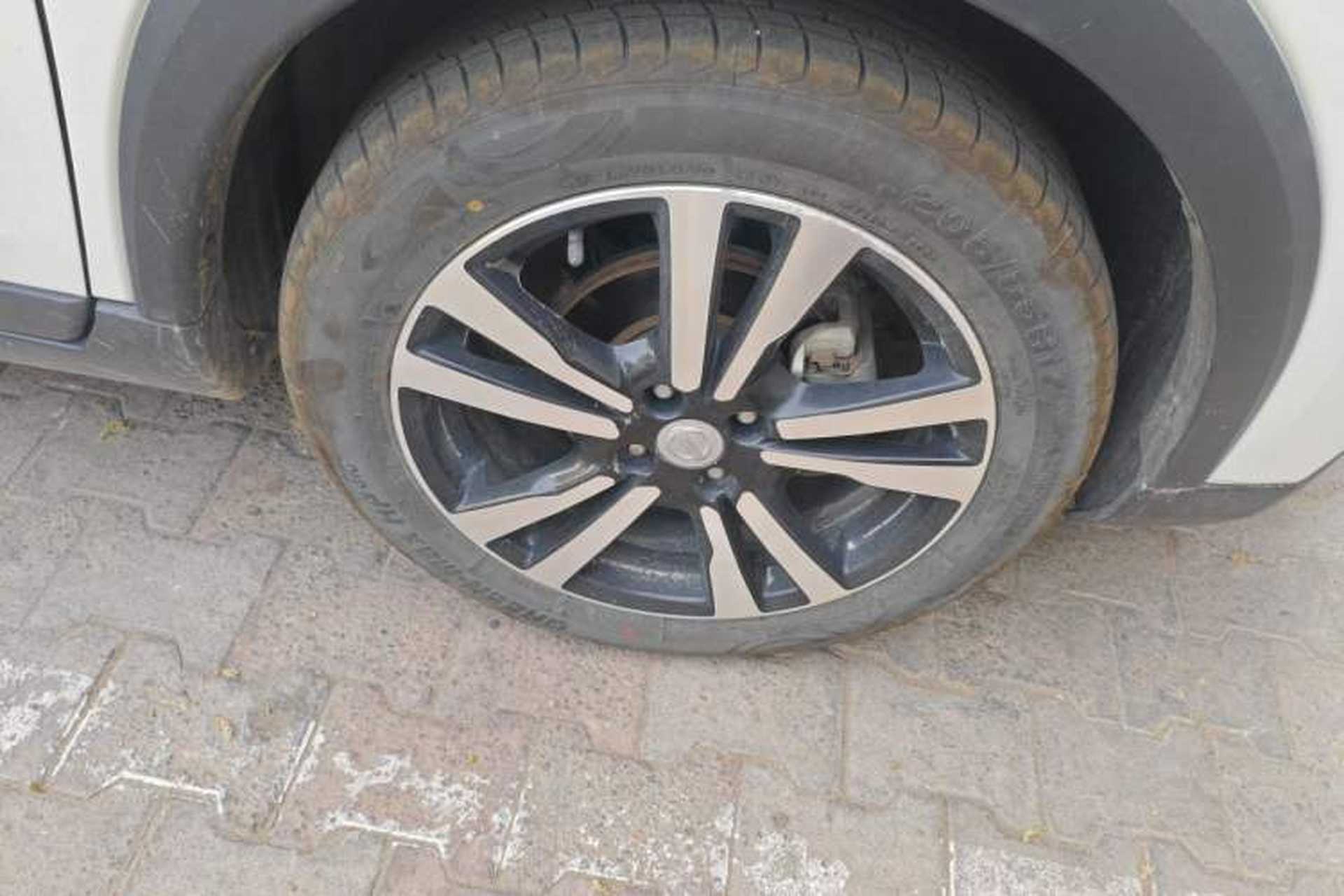Used Nissan Kicks 2017 1.5L CVT Smart Drive Edition Right Front Wheel Hub